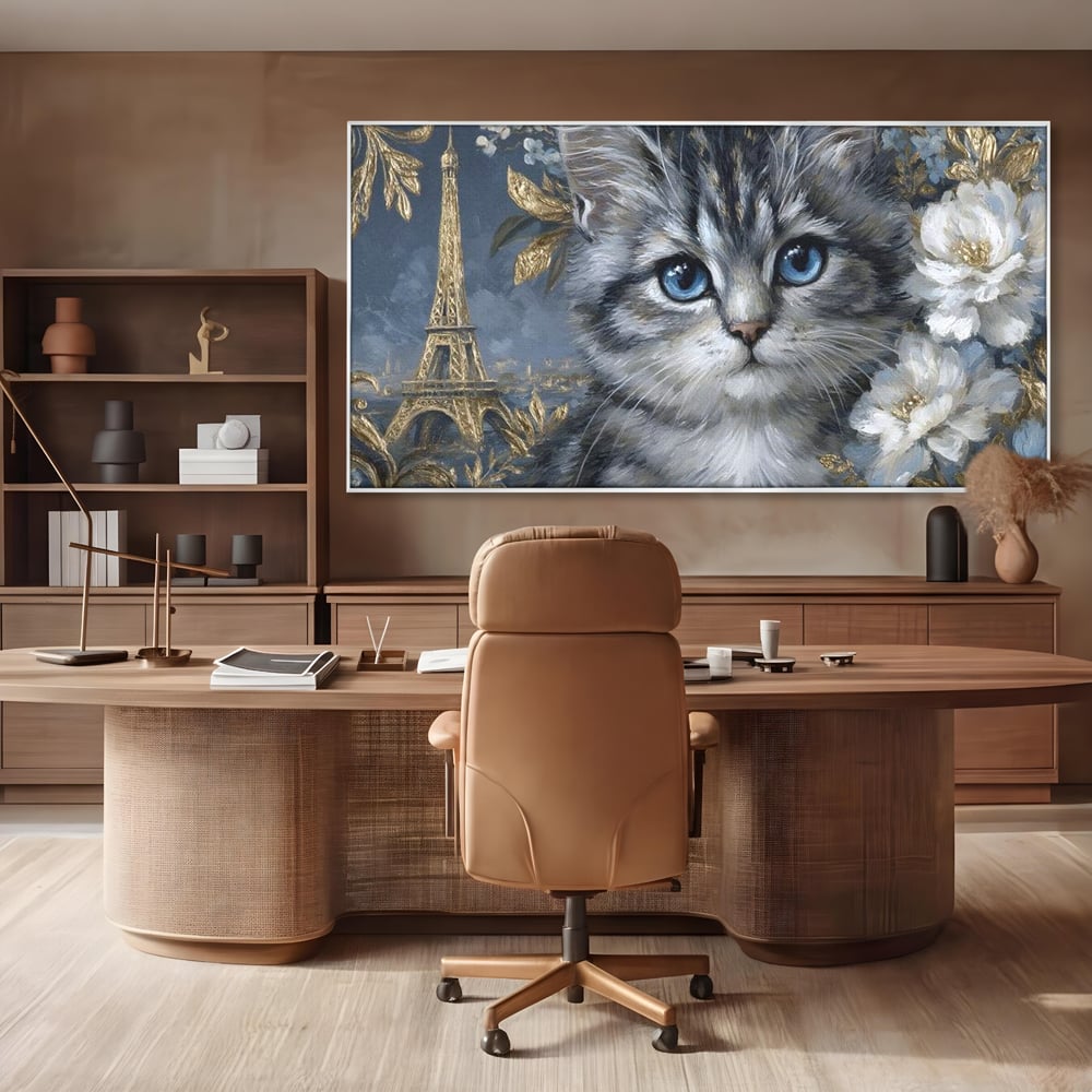 Tablou canvas cu tablou canvas cu pisica si turnul eiffel, in rama de aluminiu argintiu, pe perete intr-un birou